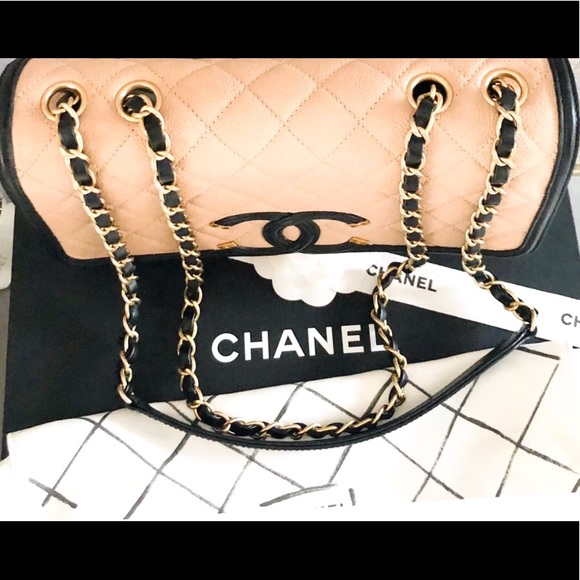 HOST PICK! 🔥⚡️Chanel Medium Two-Tone Filigree Bag - Picture 4 of 8